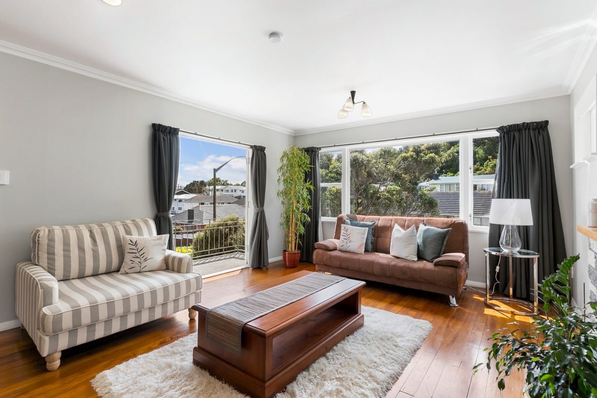 73 Kenmore Street, Newlands, Wellington - Carousel 2