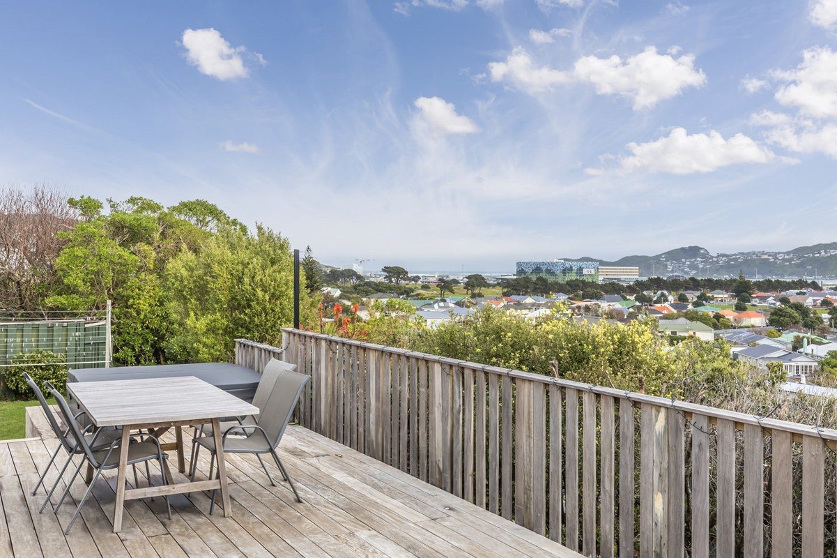 11 Madison Place, Miramar, Wellington, Wellington - Carousel 2