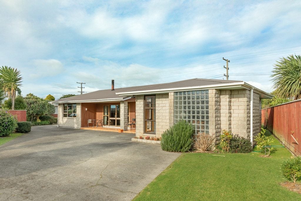 4 Martin Place, Carters Beach, Westport - Carousel 1
