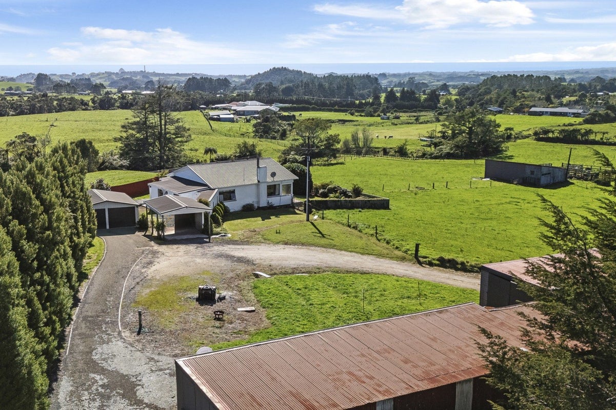 1382 Carrington Road, Hurworth, New Plymouth - Carousel 2