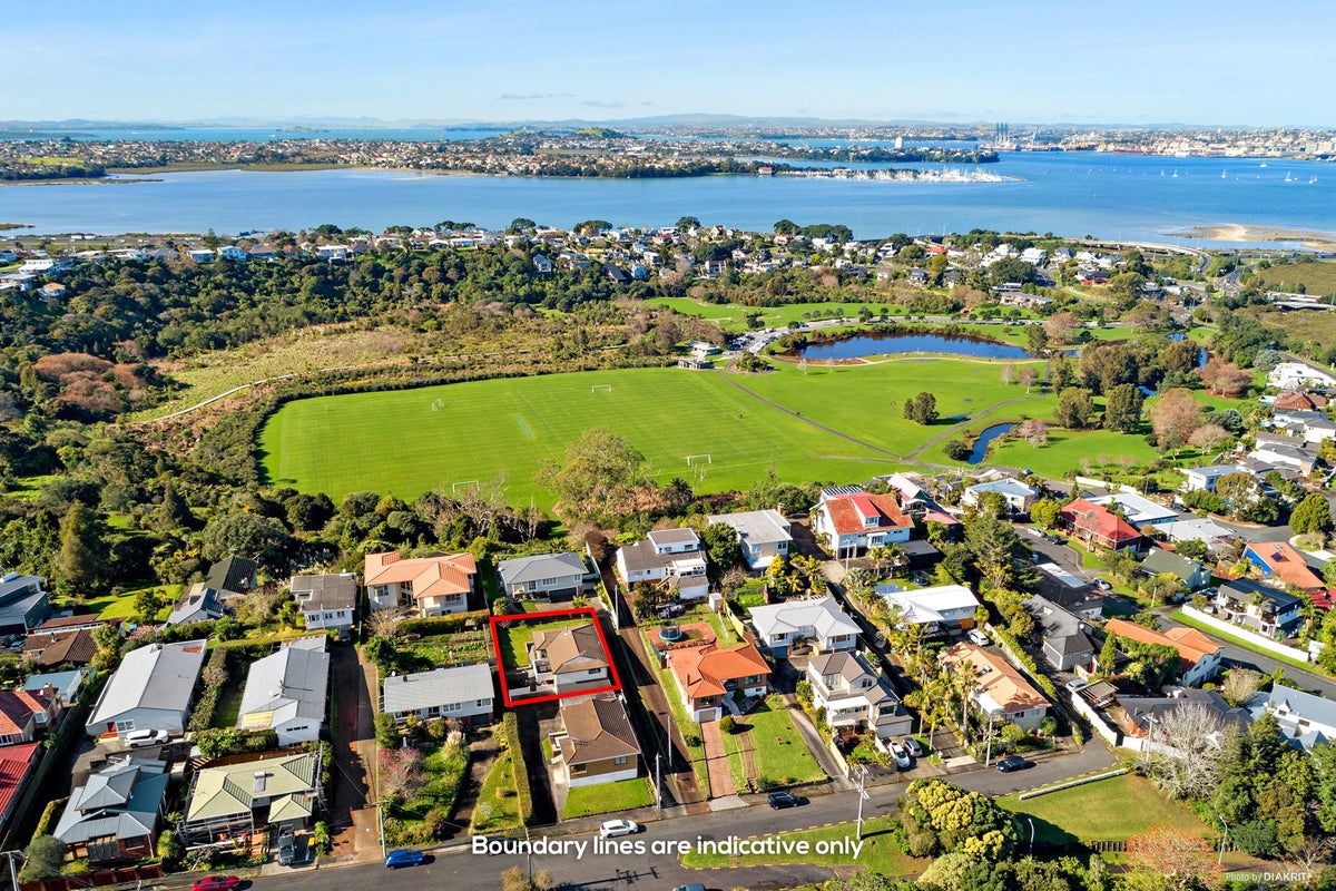 2/42 Howard Road, Northcote, Auckland - Carousel 2