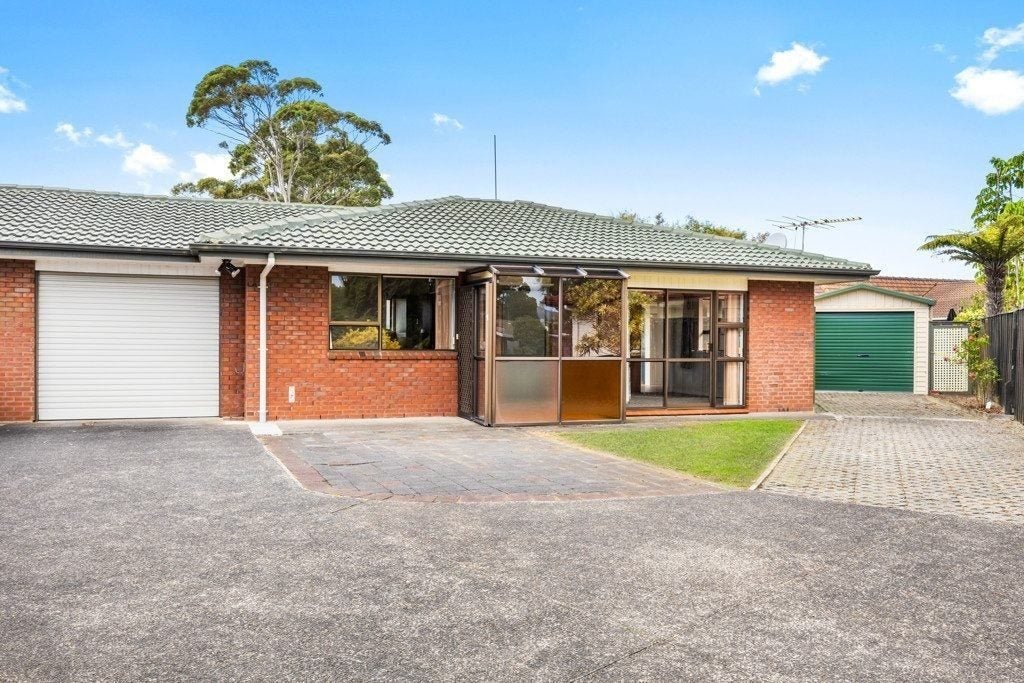 1/6 Annette Avenue, Te Atatu South, Auckland - Carousel 2