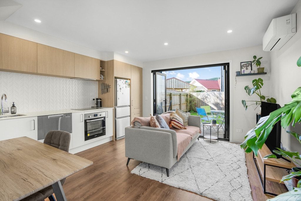 9/207 Oxford Terrace, Avalon, Lower Hutt - Carousel 2