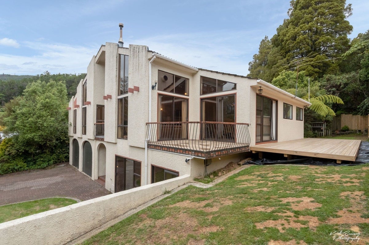 456A Stokes Valley Road, Stokes Valley, Lower Hutt - Carousel 1