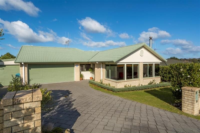 27 Wakefield Drive, Bethlehem, Tauranga - Carousel 1