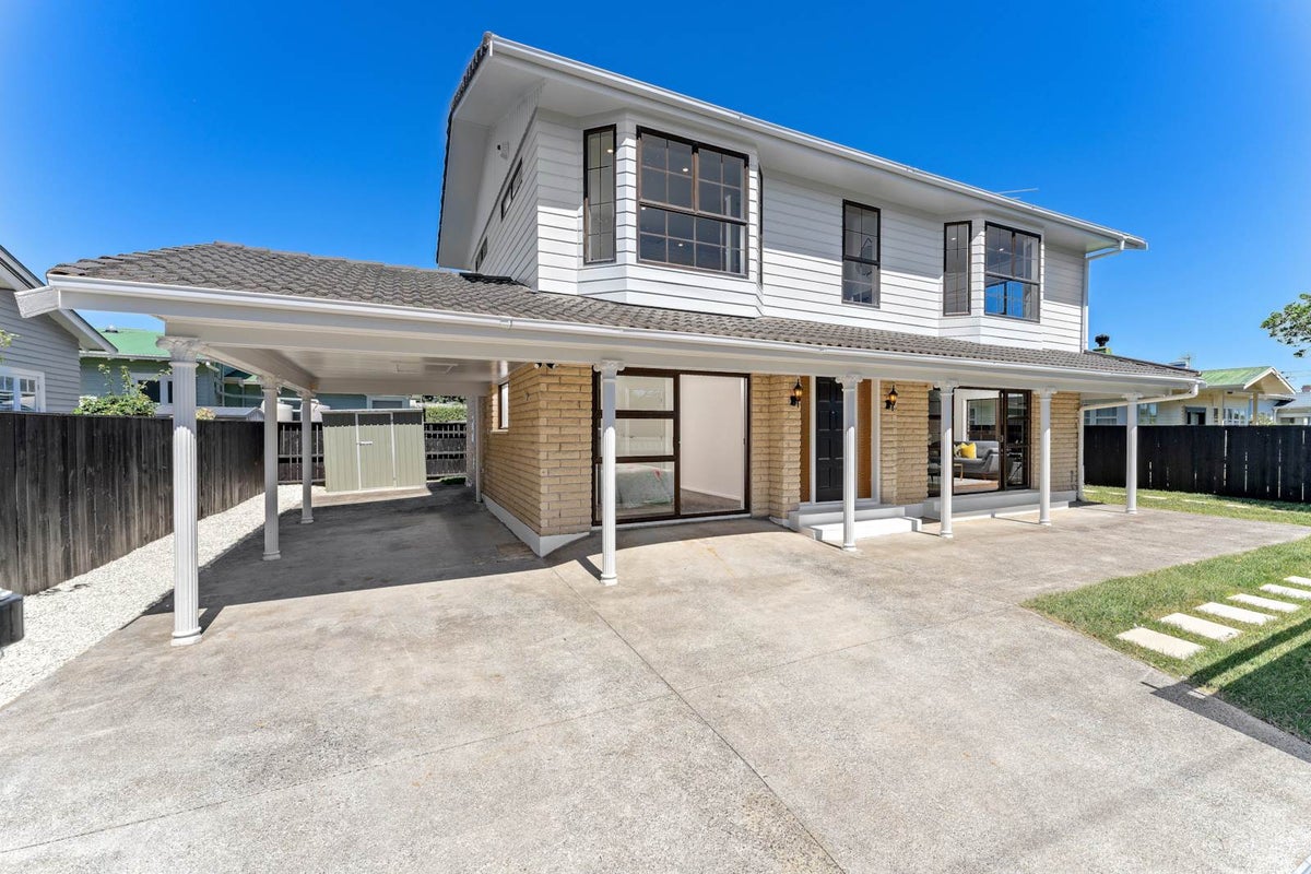 35 Ennismore Road, Mount Albert, Auckland - Carousel 1