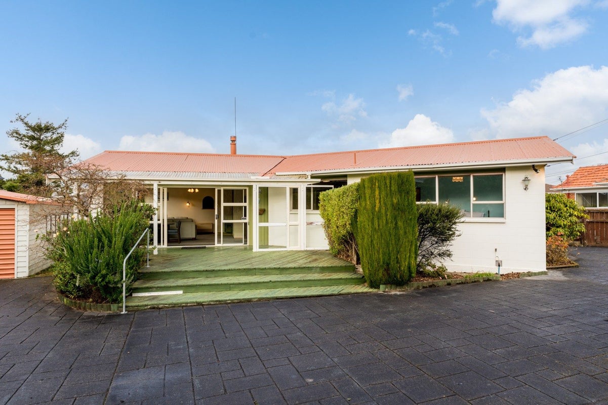 16 Edgar Street, Wakari, Dunedin - Carousel 2
