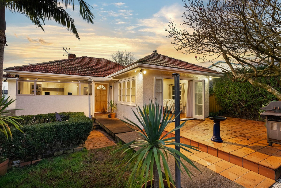 112 Western Springs Road, Morningside, Auckland - Carousel 2