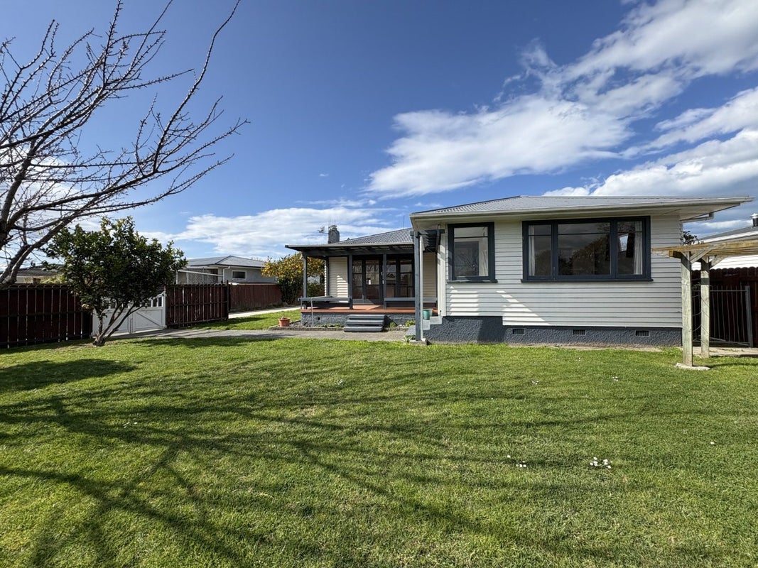 27 Magdalen Crescent, Pirimai, Napier - Carousel 2