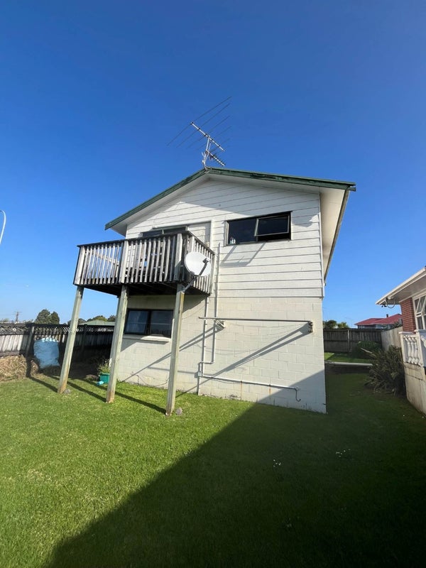 356 Te Atatu Road, Te Atatu South, Auckland - Carousel 1