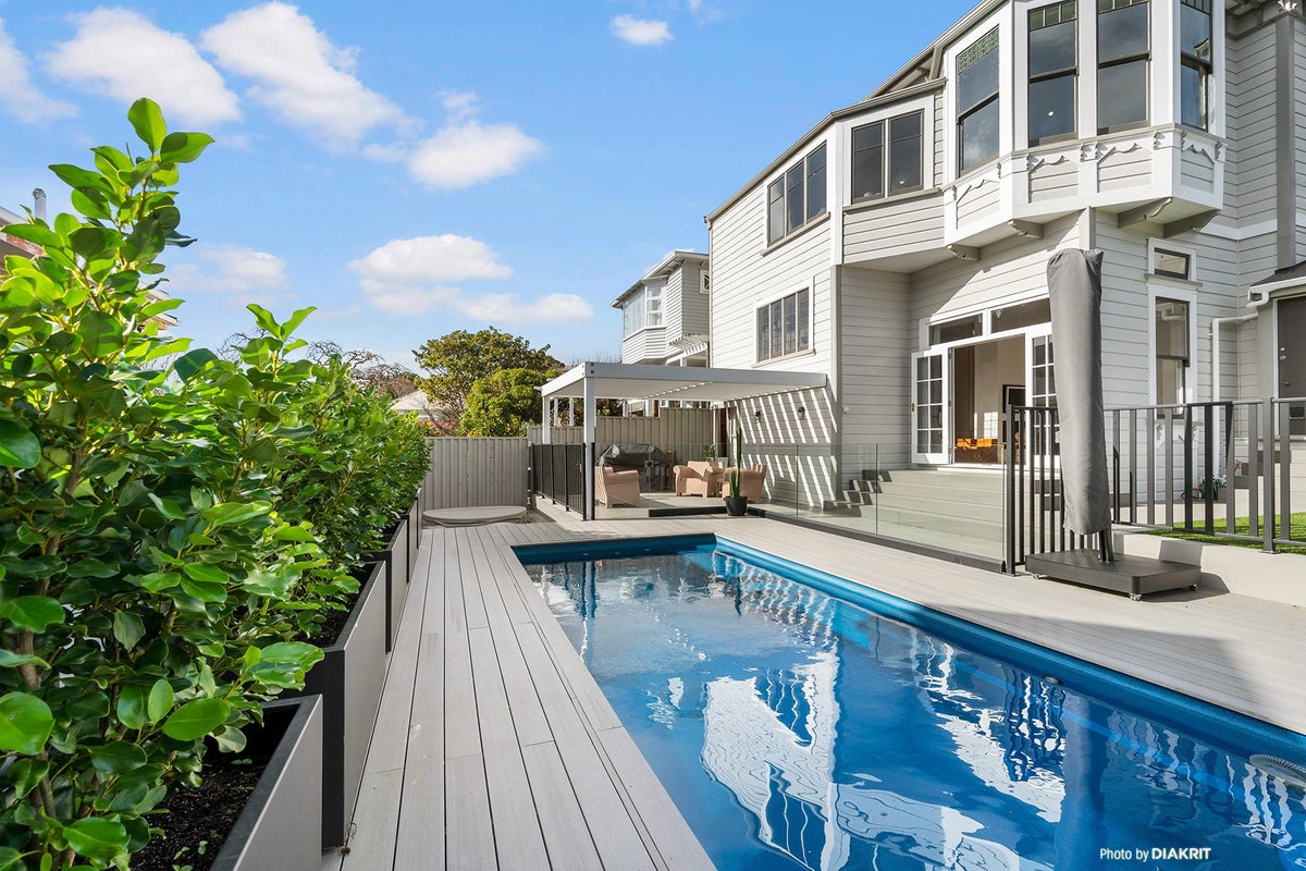 110 Waipapa Road, Hataitai, Wellington - Carousel 2