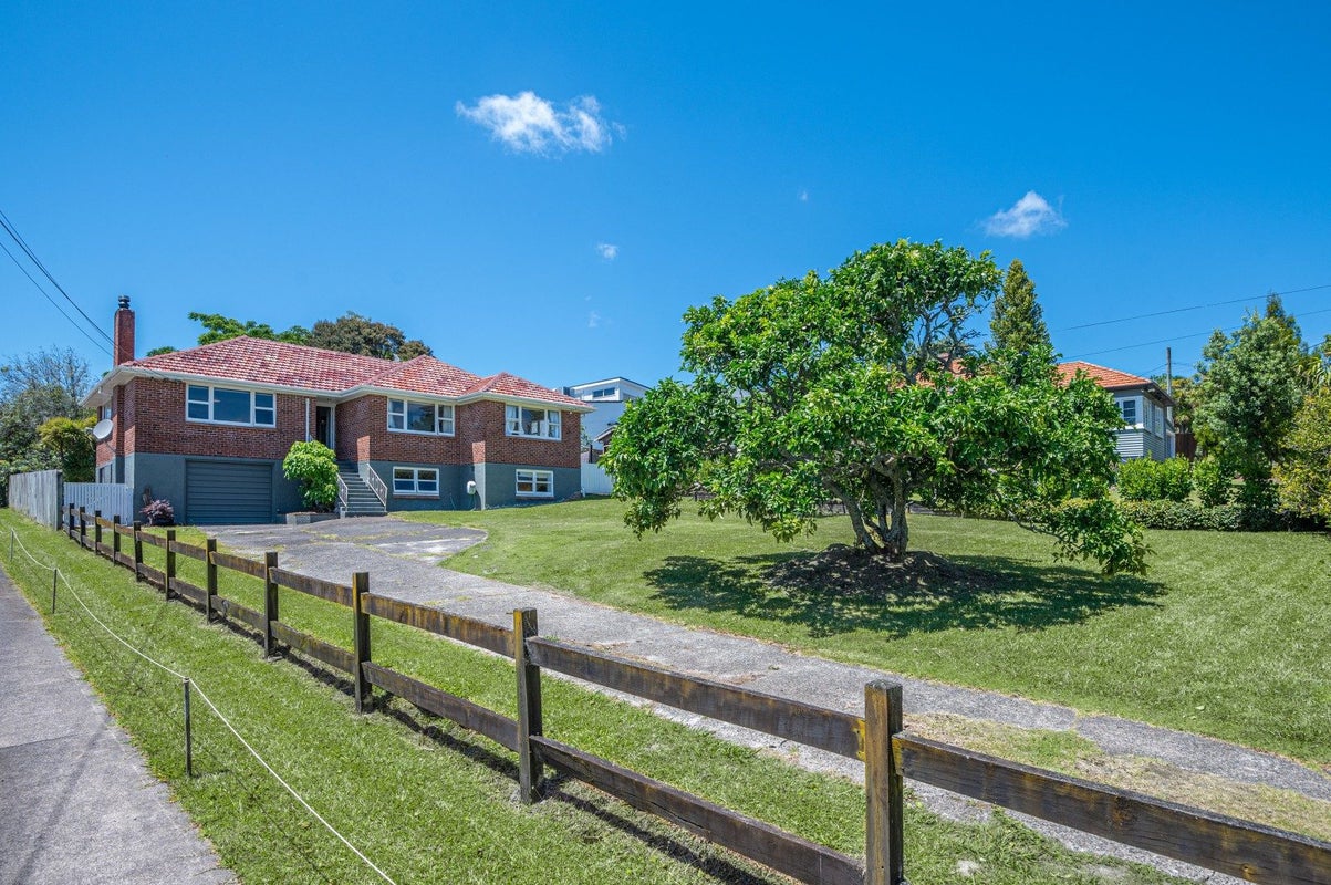 279 Glengarry Road, Glen Eden, Auckland - Carousel 1