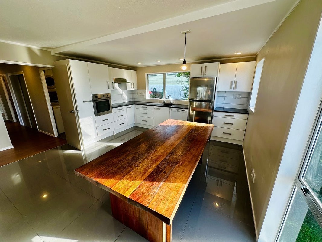 92 Thurleigh Grove, Karori, Wellington - Carousel 1