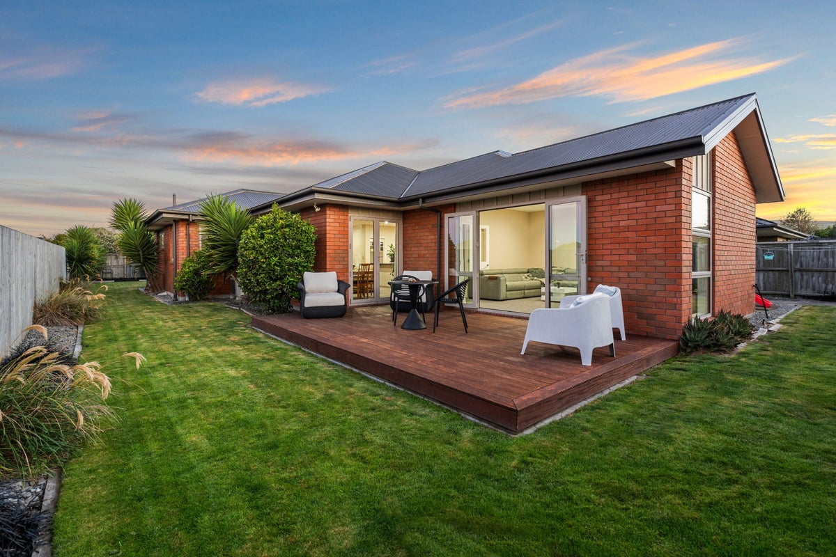 9 ST PETERS CLOSE, Woolston, Christchurch - Carousel 1