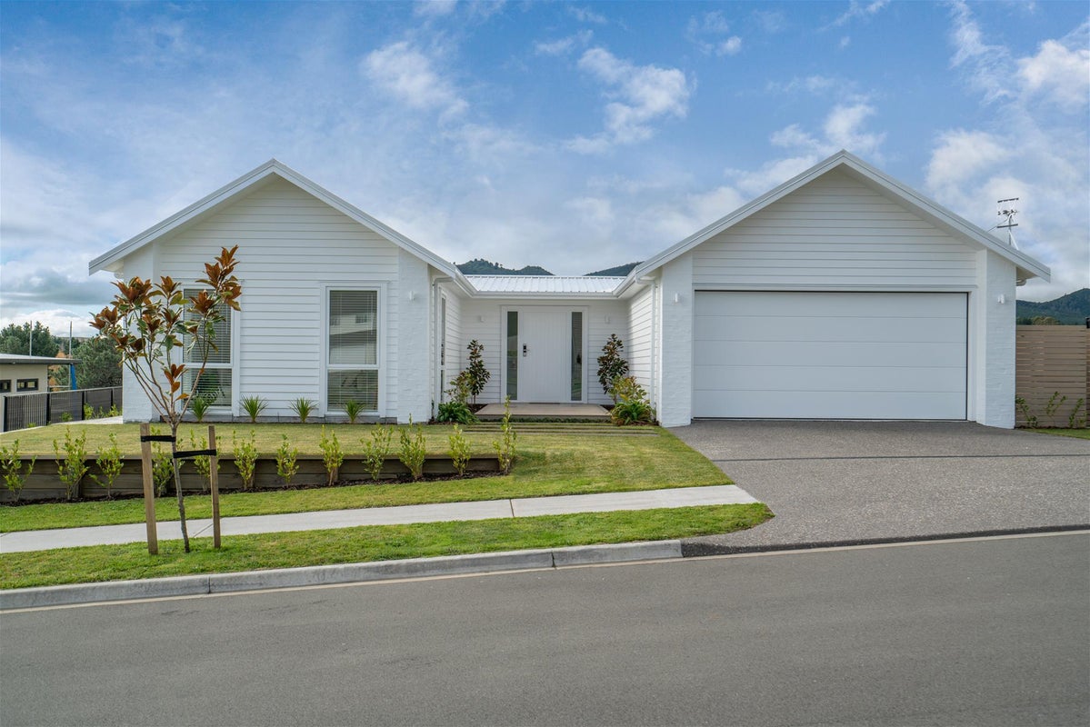 51 Botanical Heights Drive, Waipahihi, Taupo - Carousel 1