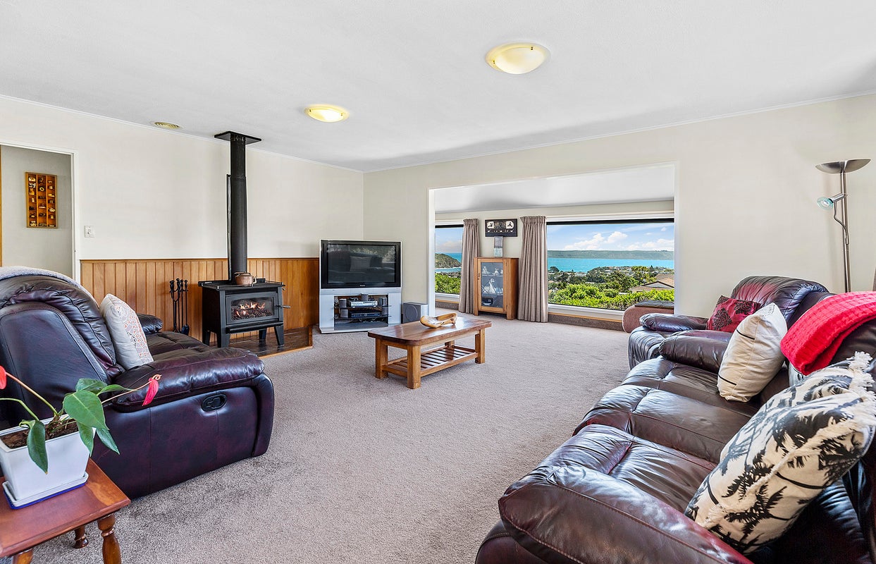 8 Rothwell Street, Titahi Bay, Porirua - Carousel 2