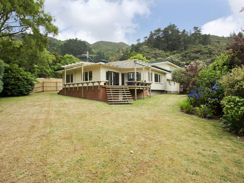 4 Crawford Grove, Naenae, Lower Hutt - Carousel 2