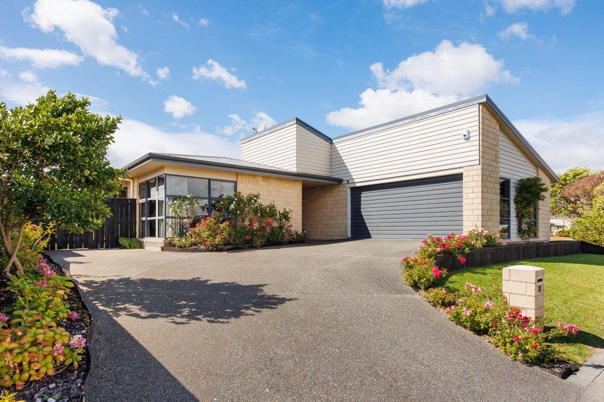 38 Johnstone Drive, Fitzherbert, Palmerston North - Carousel 26