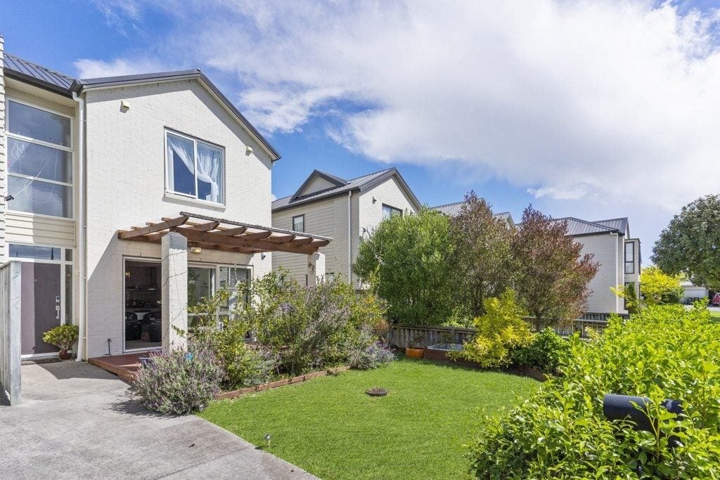 31 Popokatea Drive, Takanini, Auckland - Carousel 2
