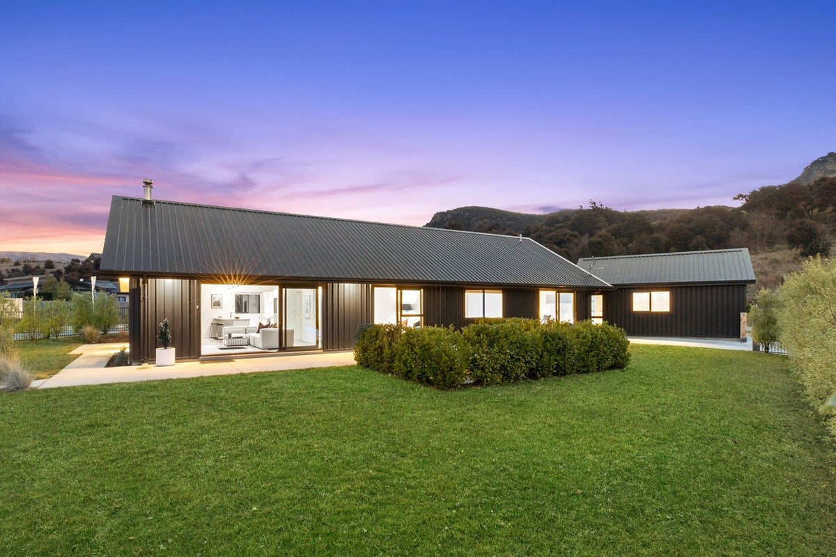 1 Sorrel Street, Albert Town, Wanaka - Carousel 1