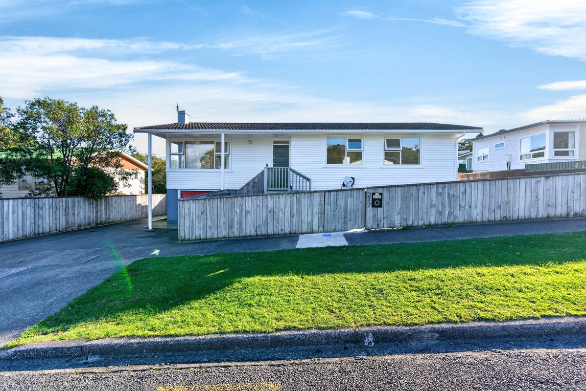 217 Dowse Drive, Maungaraki, Lower Hutt - Carousel 1