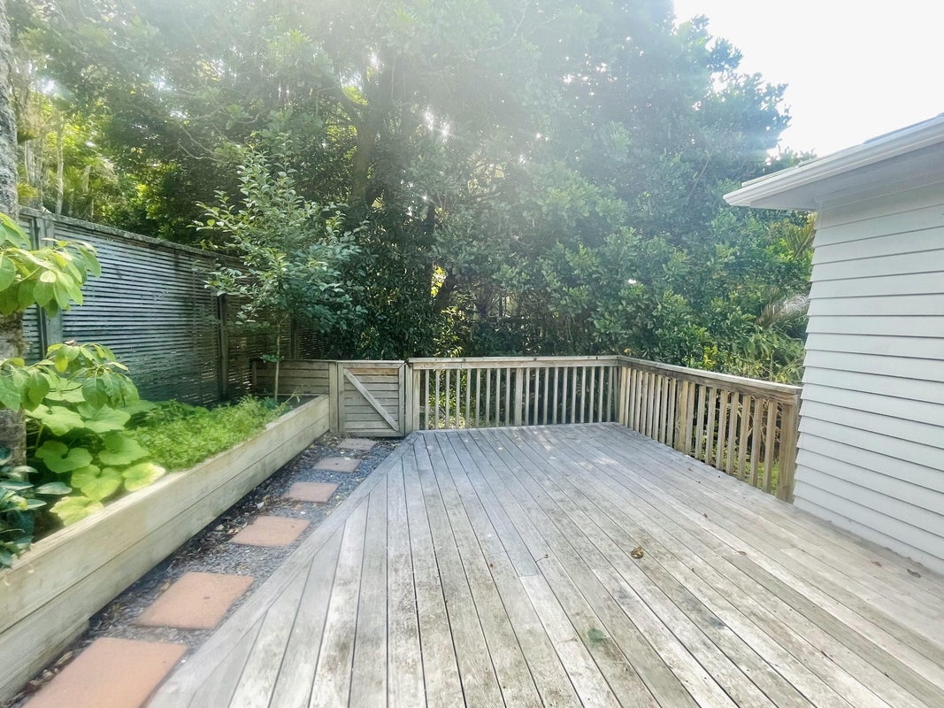 7 Takahe Road, Titirangi, Auckland - Carousel 11