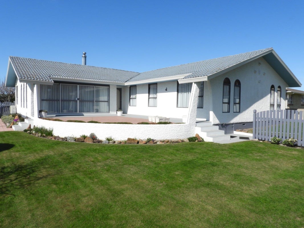 8 Whitestone Crescent, Weston, Oamaru - Carousel 1