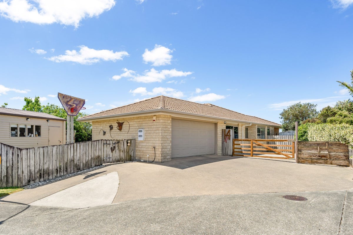 14 Lowburn Avenue, Waipu, Waipu - Carousel 2