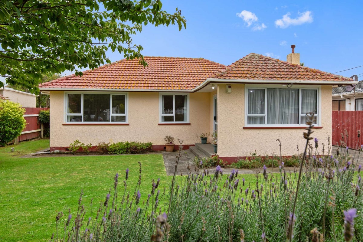 72 Thatcher Street, Castlecliff, Whanganui - Carousel 1