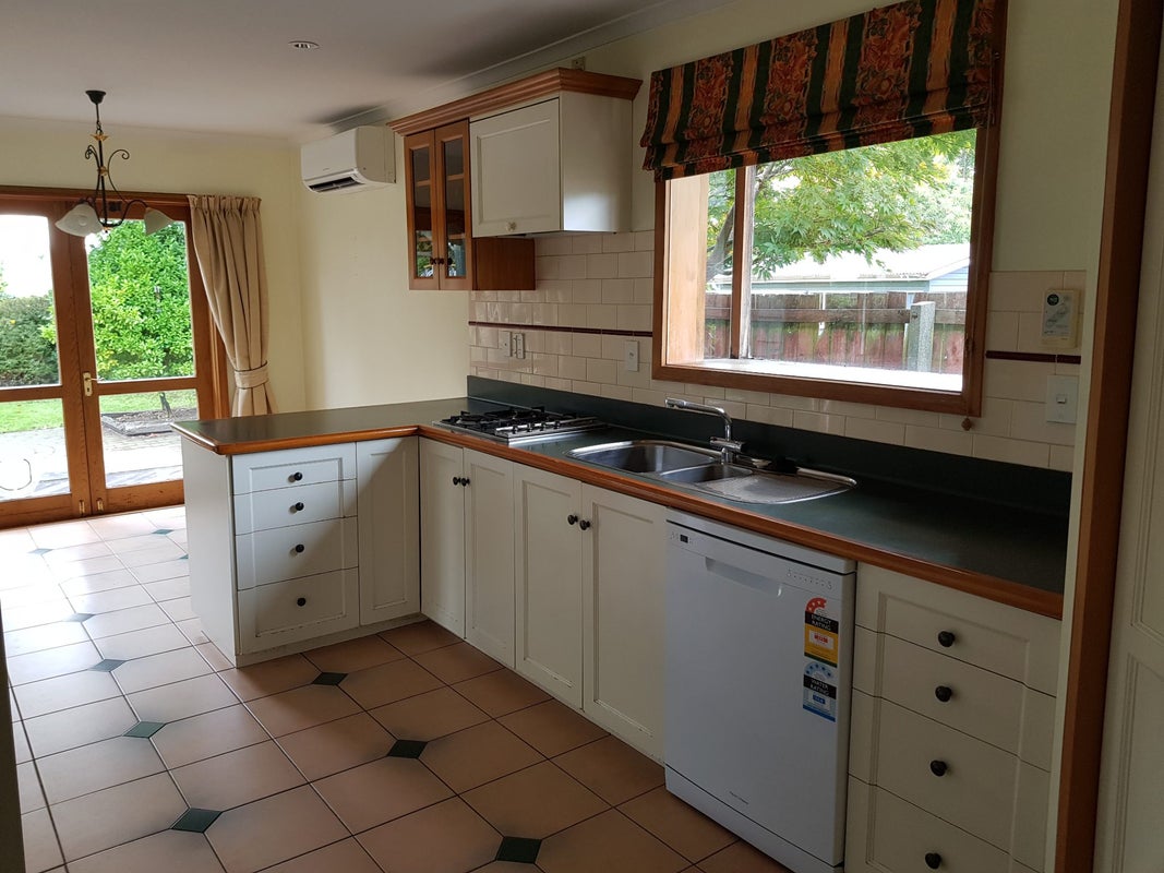 28 Pinehurst Crescent, Russley, Christchurch - Carousel 2