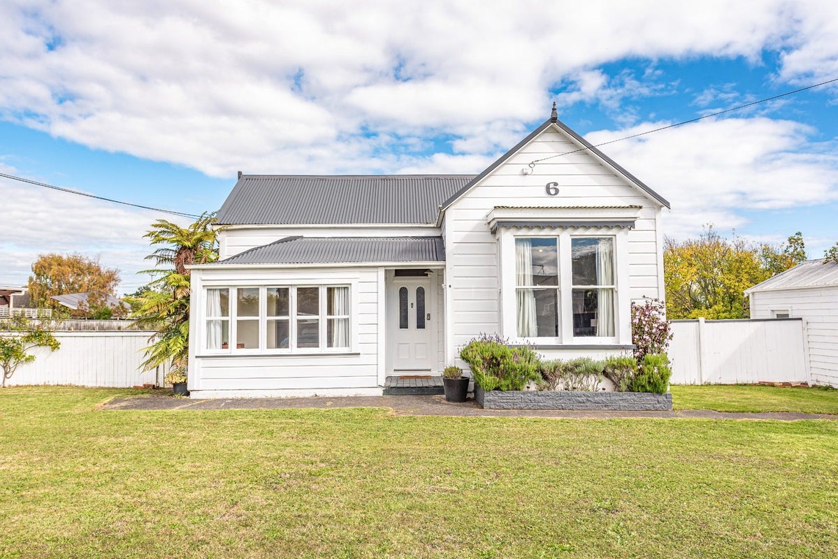 6 Stark Street, Durie Hill, Whanganui - Carousel 1