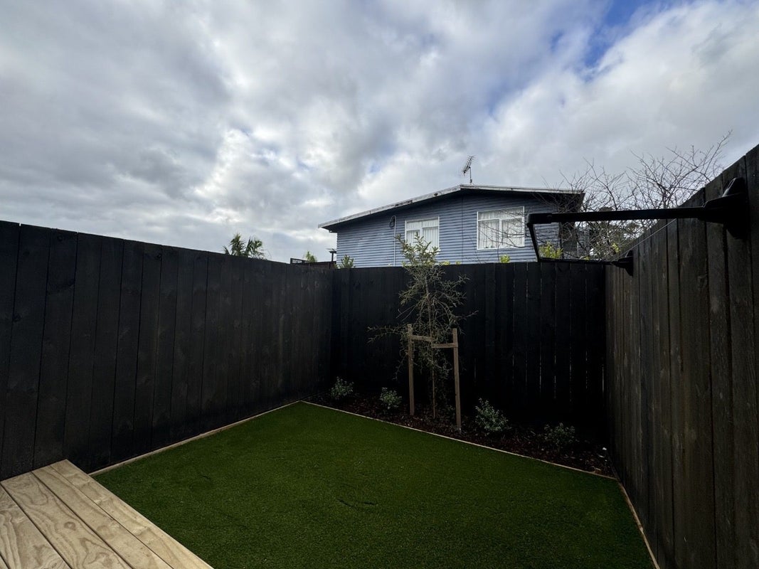4/169 Beach Haven Road, Beach Haven, Auckland - Carousel 2
