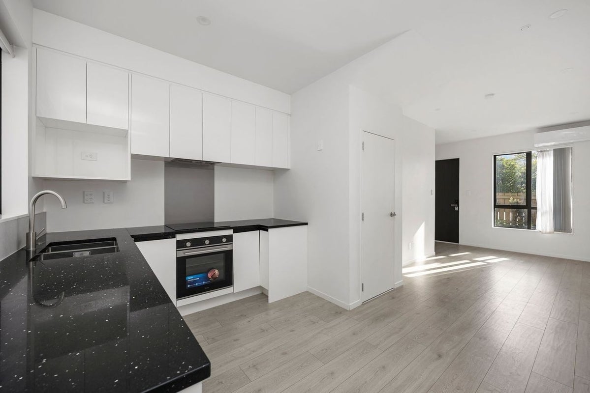 2/3226 Great North Road, New Lynn, Auckland - Carousel 1