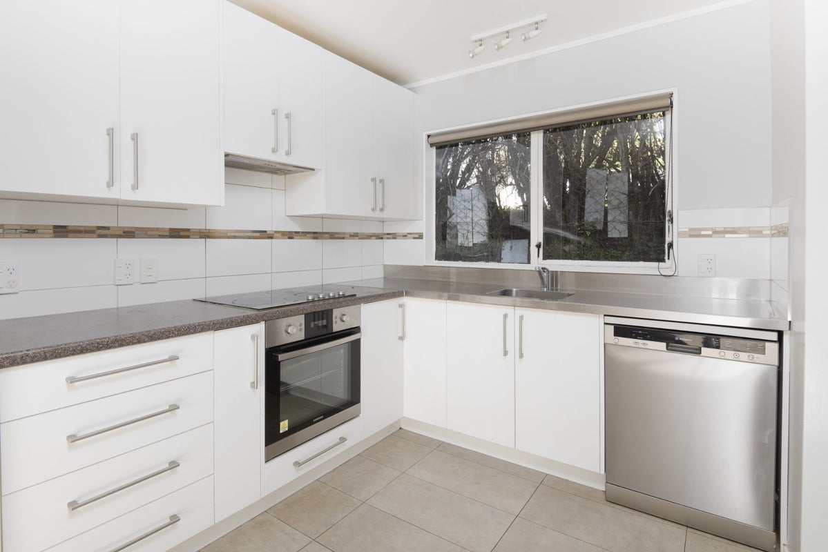 2D Black Rock Road, Newlands, Wellington - Carousel 2