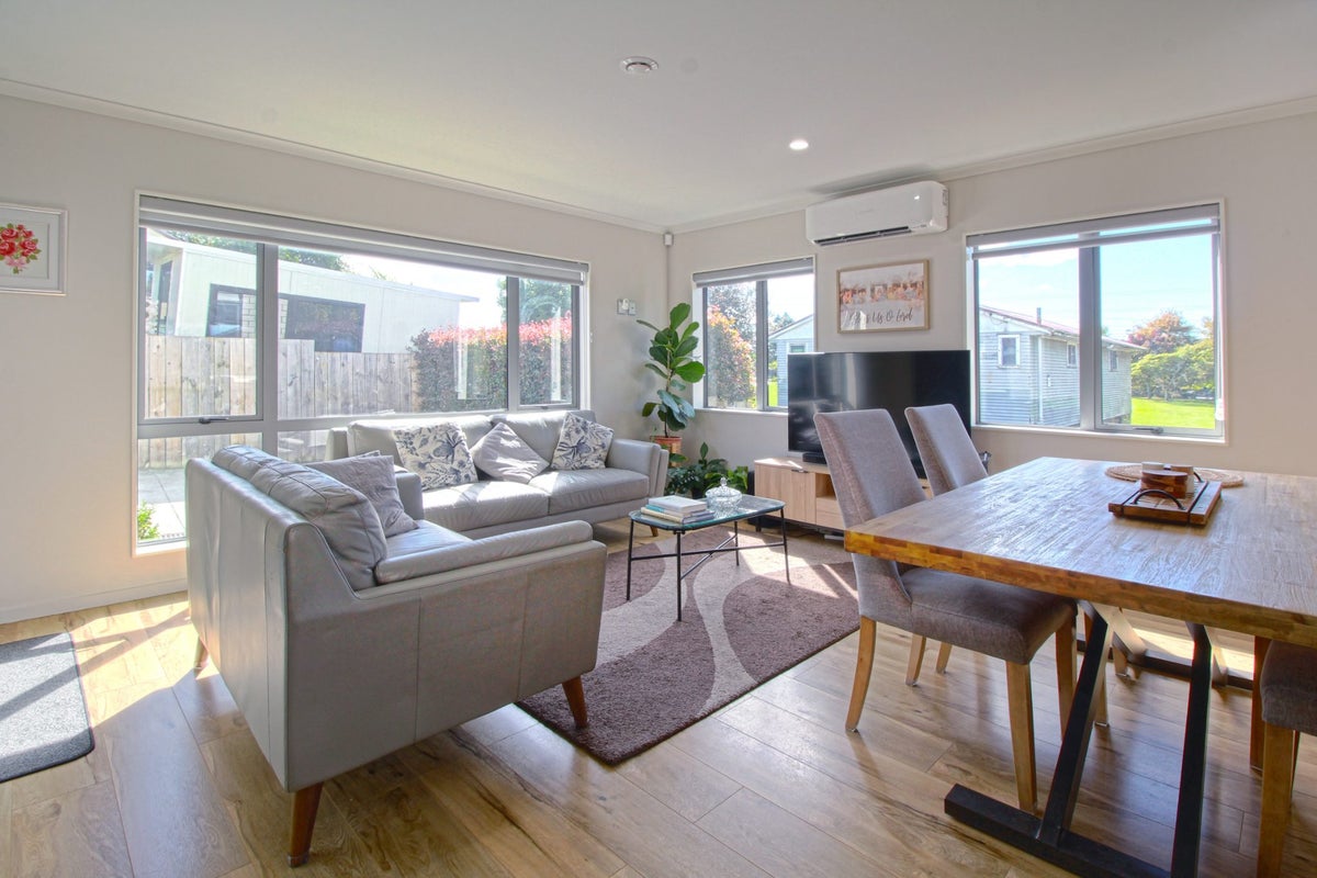 7D Plymouth Place, Papatoetoe, Auckland - Carousel 2