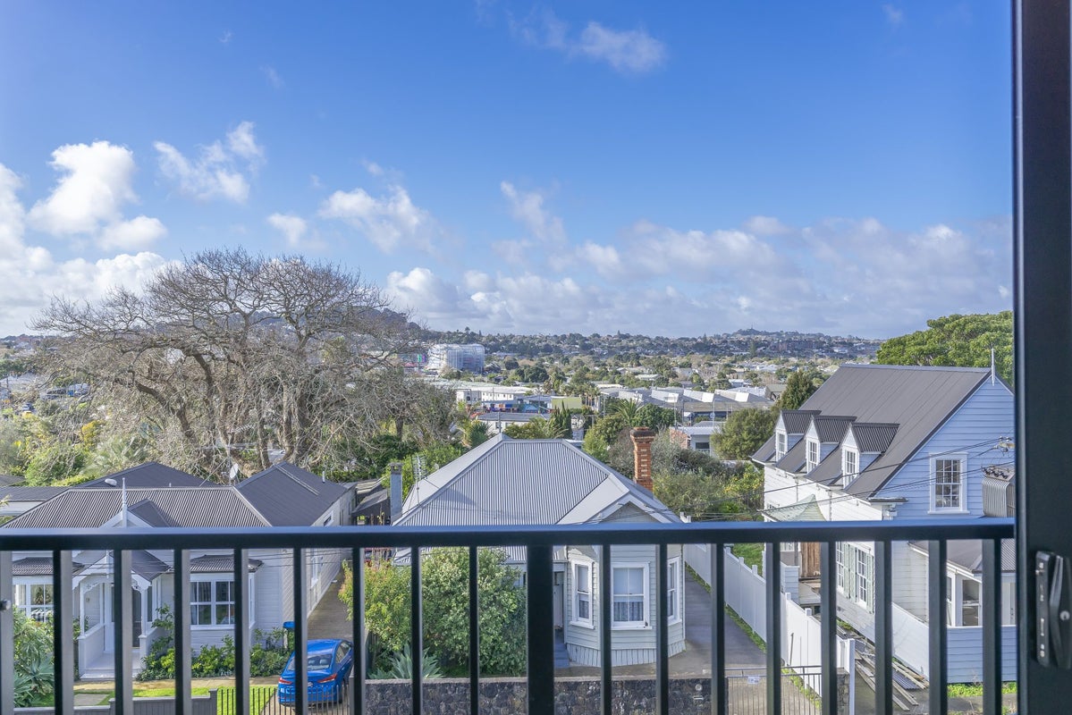 1/2G Finch Street, Morningside, Auckland - Carousel 2