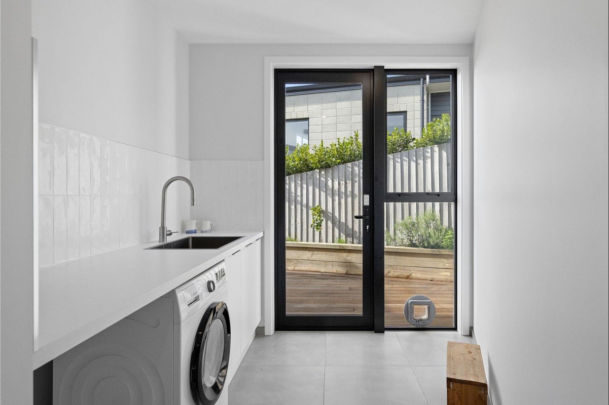 9 Caldberg Close, Westmorland, Christchurch - Carousel 21