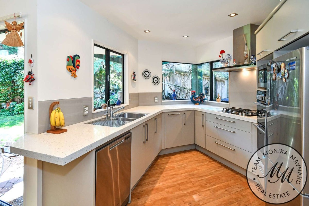 29 Nyssa Place, Totara Heights, Auckland - Carousel 2