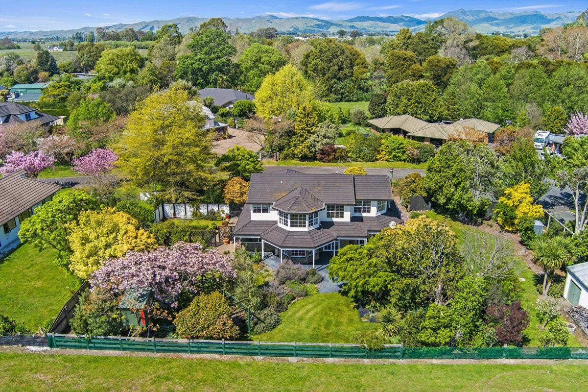 8 Ashford Grove, Rapaura - Carousel 1