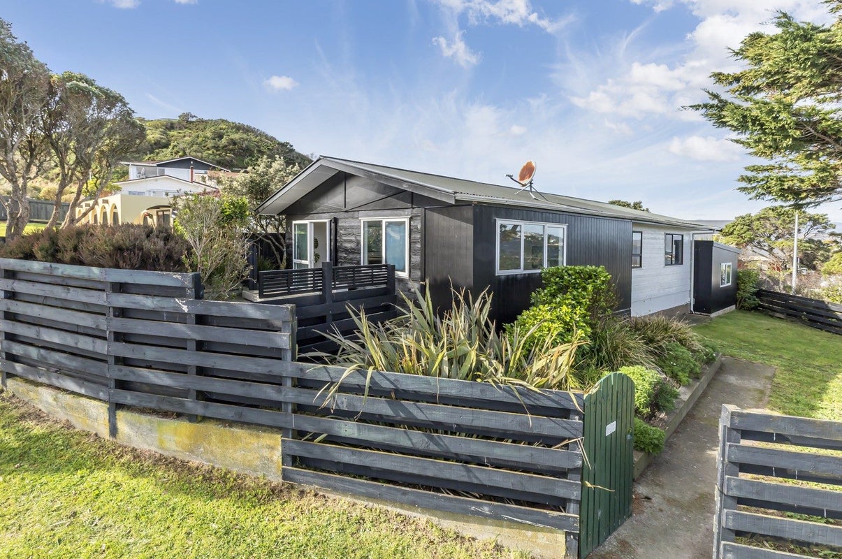 28 Arahanga Grove, Maupuia, Wellington - Carousel 1