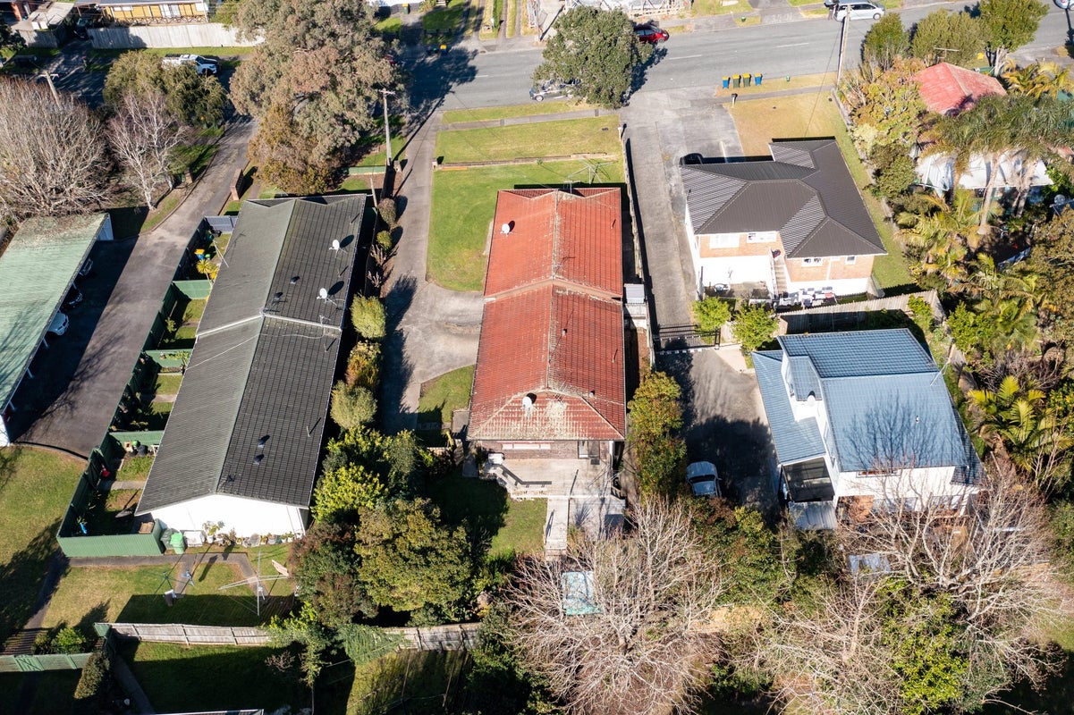 2/18 McLeod Road, Henderson, Auckland - Carousel 2