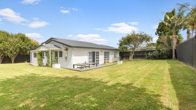 8A Matipo Road, Te Atatu Peninsula, Auckland - Carousel 1