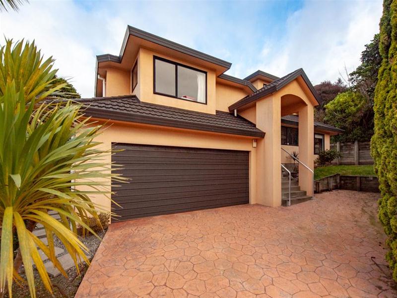 15 Corsham Grove, Churton Park, Wellington - Carousel 1