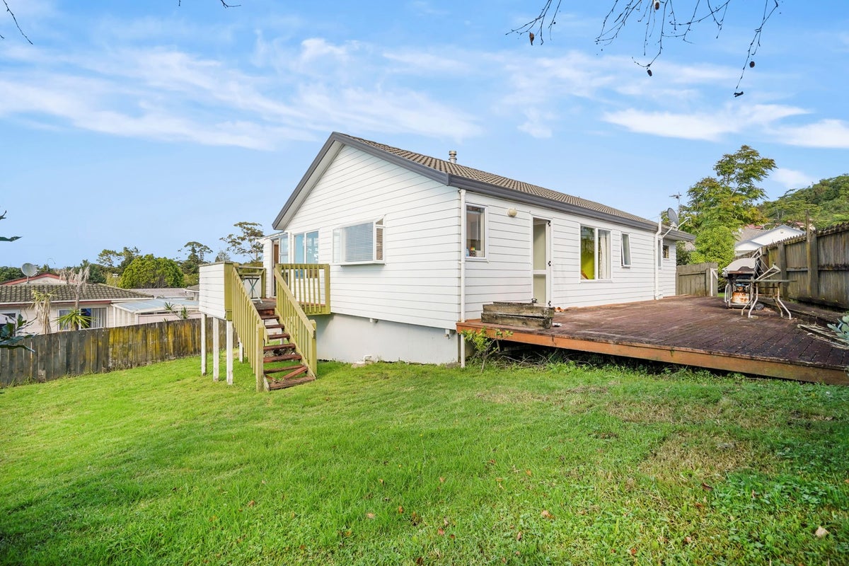 5 van Dyke Place, West Harbour, Auckland - Carousel 2