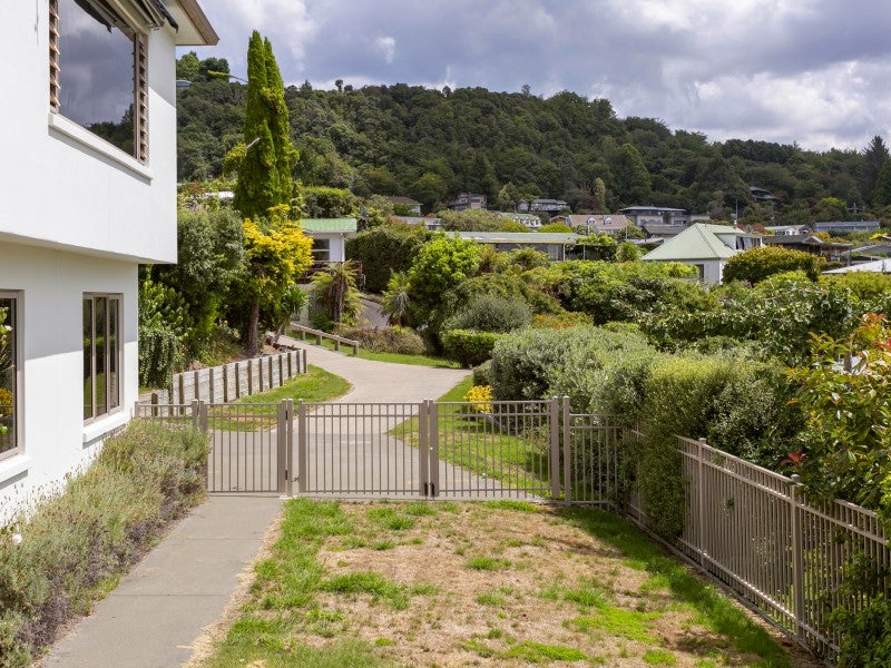 13 Scenic Heights, Acacia Bay, Taupo - Carousel 2