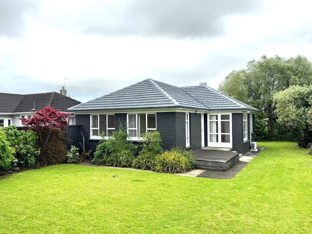 37 Shortt Avenue, Mangere Bridge, Auckland - Carousel 1
