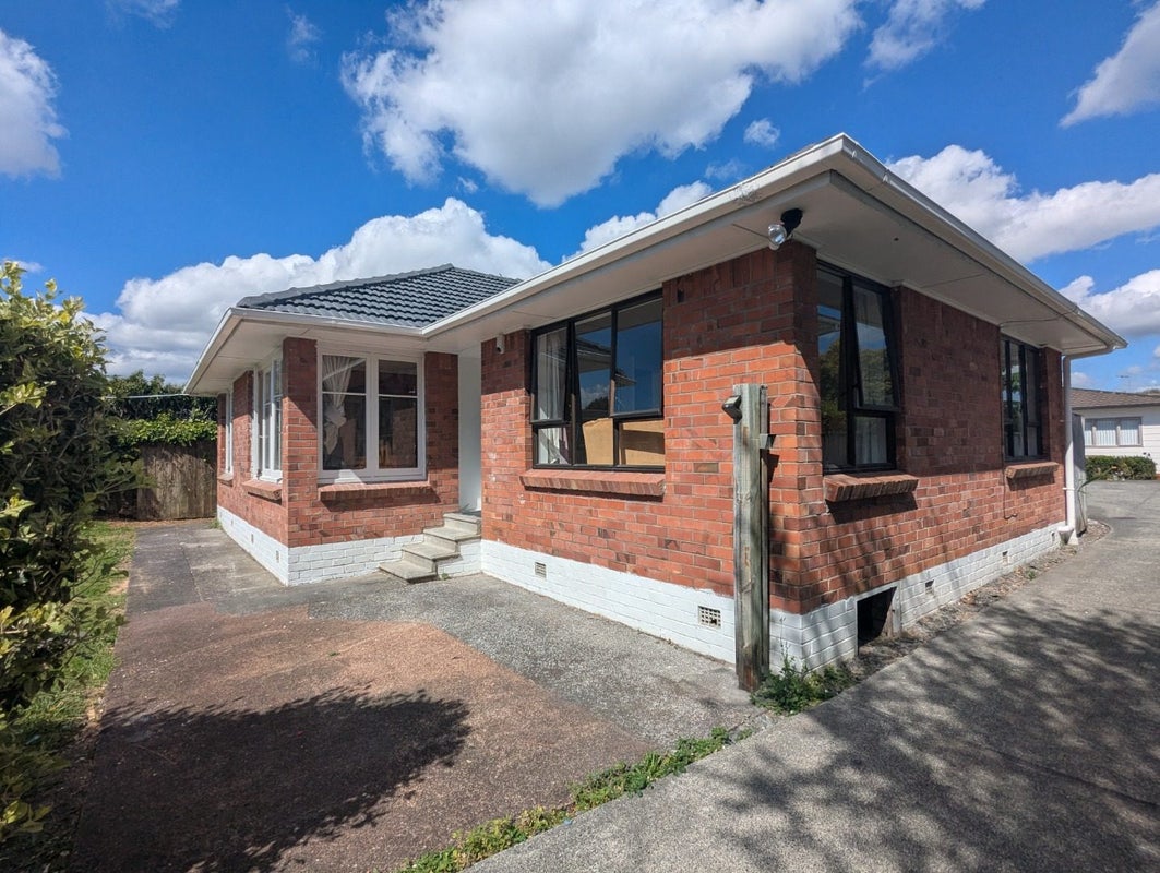 30 Kervil Avenue, Te Atatu Peninsula, Auckland - Carousel 1