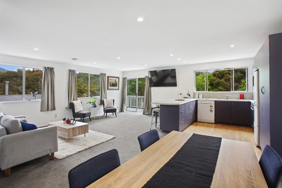 7 Napuka Road, Henderson Valley, Auckland - Carousel 2