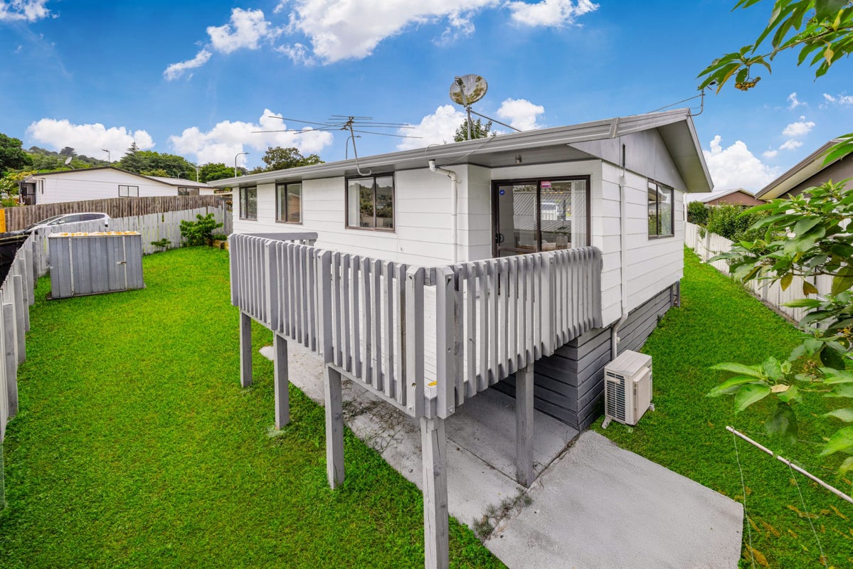 1/55 Redcrest Avenue, Red Hill, Papakura, Auckland - Carousel 1