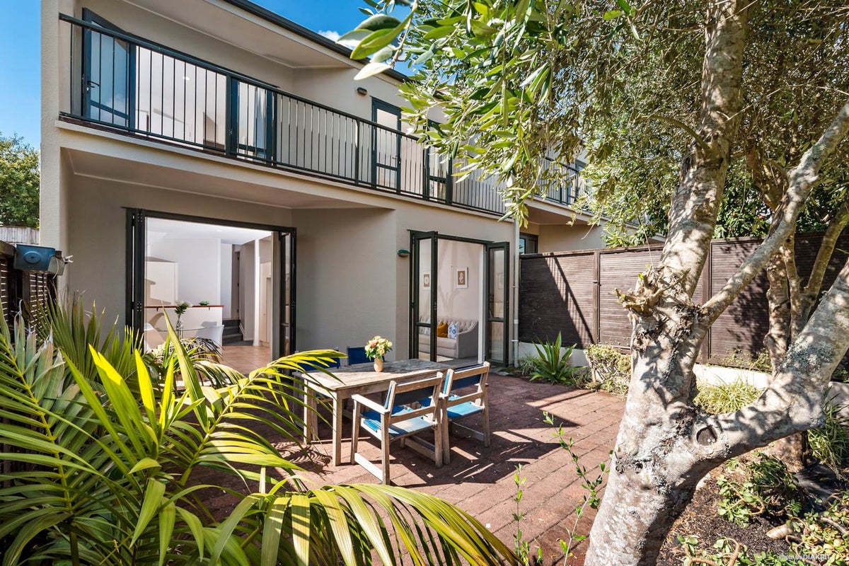 13/270 Sunset Road, Windsor Park, Auckland - Carousel 1